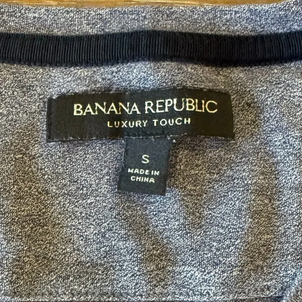 BANANA REPUBLIC Luxury Touch V Neck 100% cotton Tee T-Shirt Top Men S